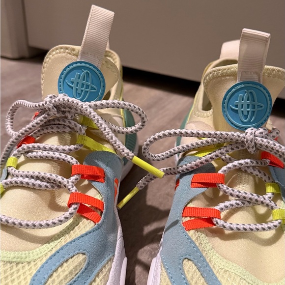 Nike Air Zoom Hurricane Edge Barely Volt/Hyper Crimson (Youth 6.5Y/Womens 8–8.5) - Picture 4 of 10